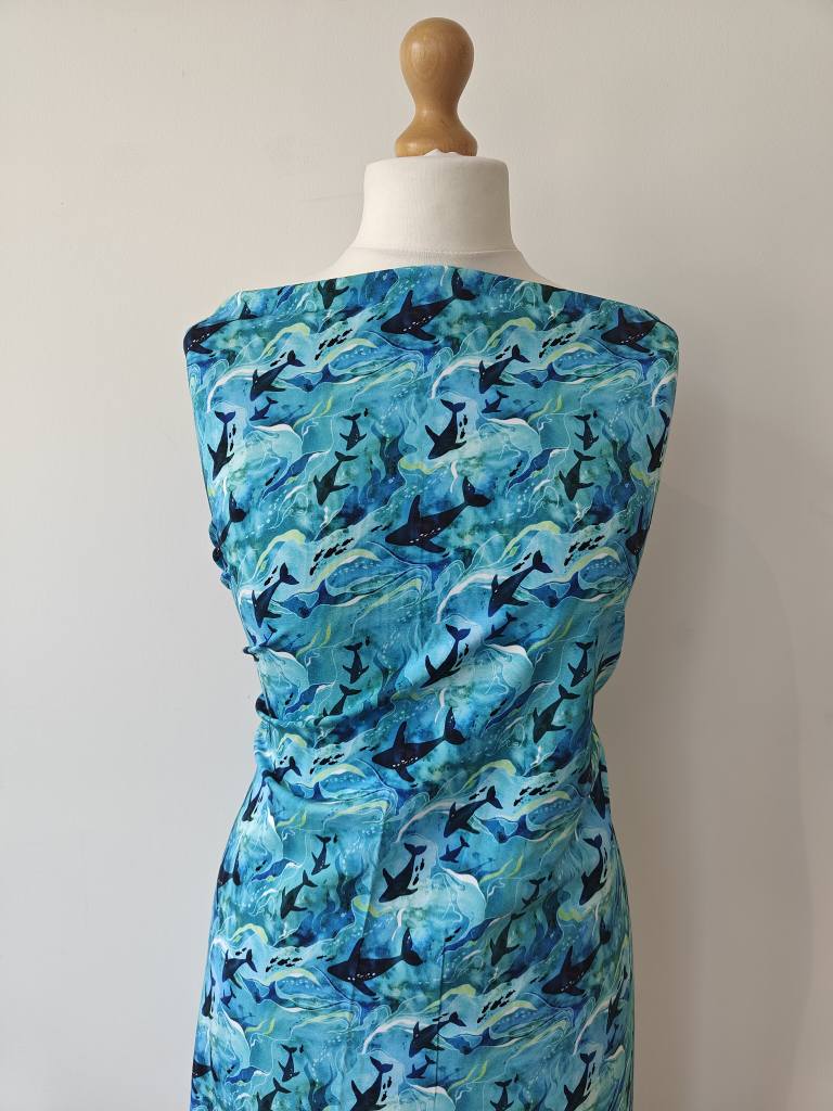Hazeltjes Teeming Ocean Dolphines, organic jersey - Image 6